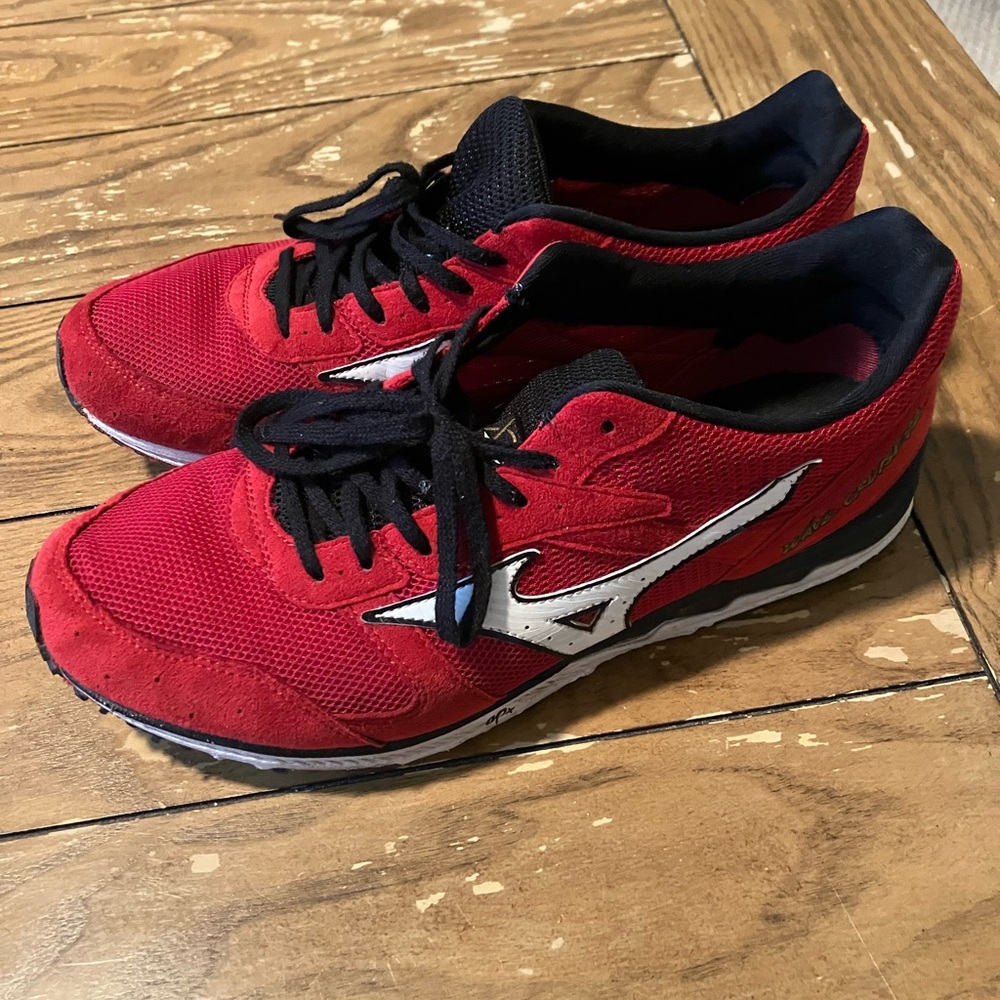 Mizuno Men's Red and Black Athletic Shoes